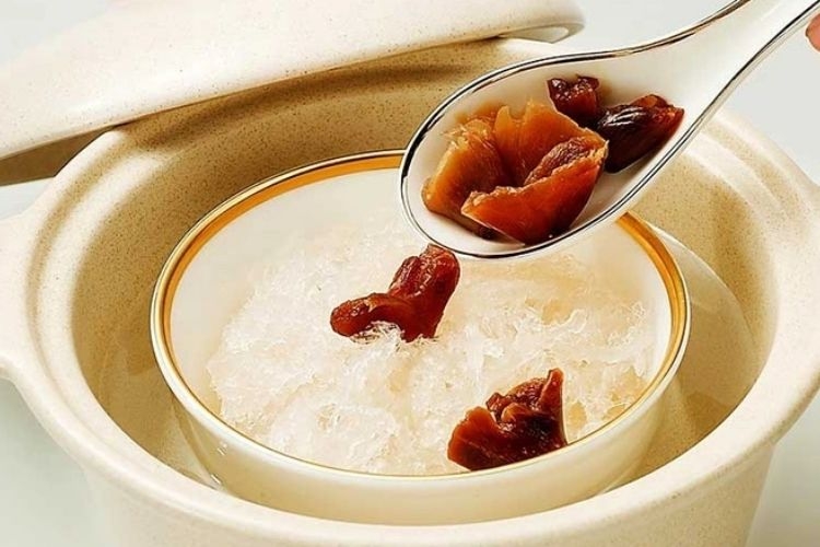 Kiểm tra yến sào bằng cách đem chưng cách thủy